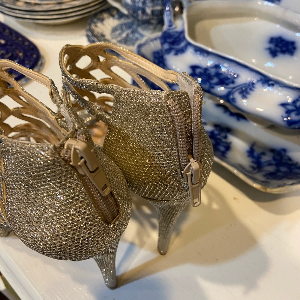 beautiful rhinestone shoes 6.5